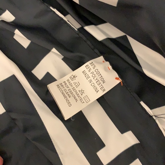 Black puffer vest - Picture 4 of 4